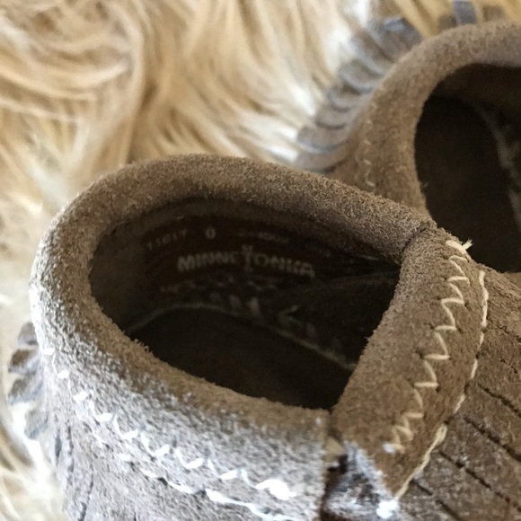 Minnetonka moccasins Size 0 - Picture 5 of 6
